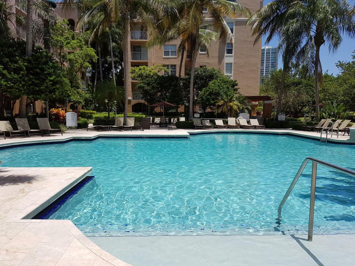 Yacht Club Aventura 2br + 2ba Appartamento