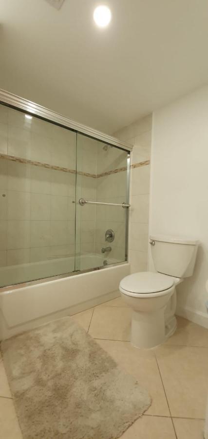 Yacht Club Aventura 2br + 2ba Appartamento